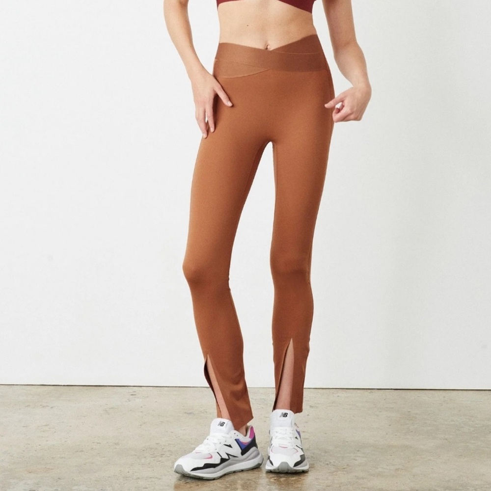 Le Ore Corso Split Seam Flare Leggings Topaz Tan